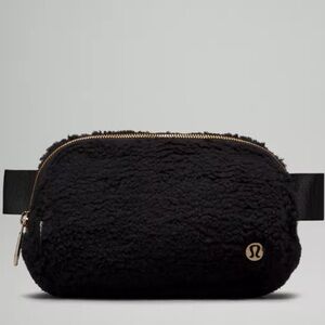 lululemon athletica Black Everywhere Belt Bag 1L Fleece NWOT
